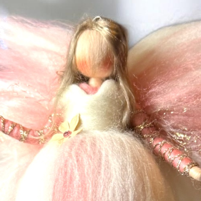 Uldengel, lyserød og hvid med rosegold og blomst