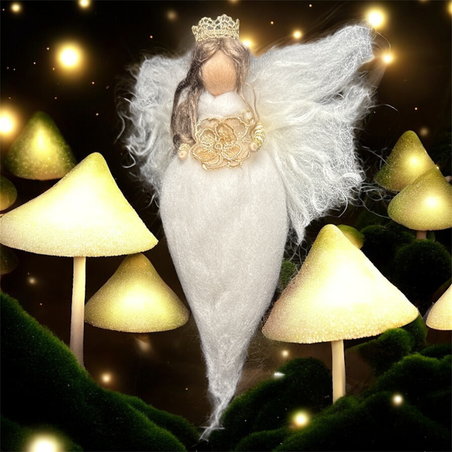 Uldengel, Hvid med guldblomst og krone