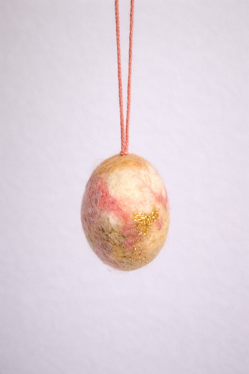 3 stk. Påskeæg af merinould, morbærsilke og gulddetaljer