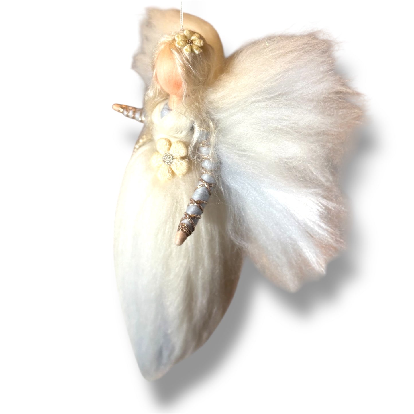 Uldengel, hvid og lyseblå med blomst