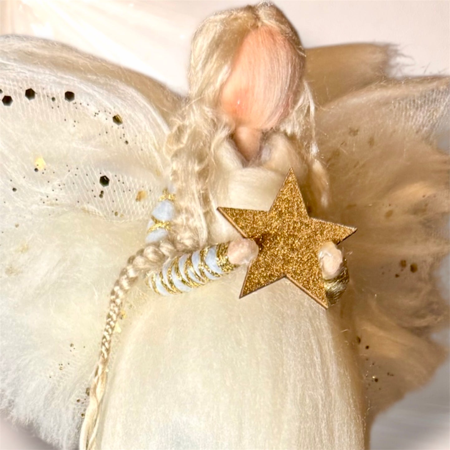 Uldengel, hvid og lyseblå med glitter og stjerne