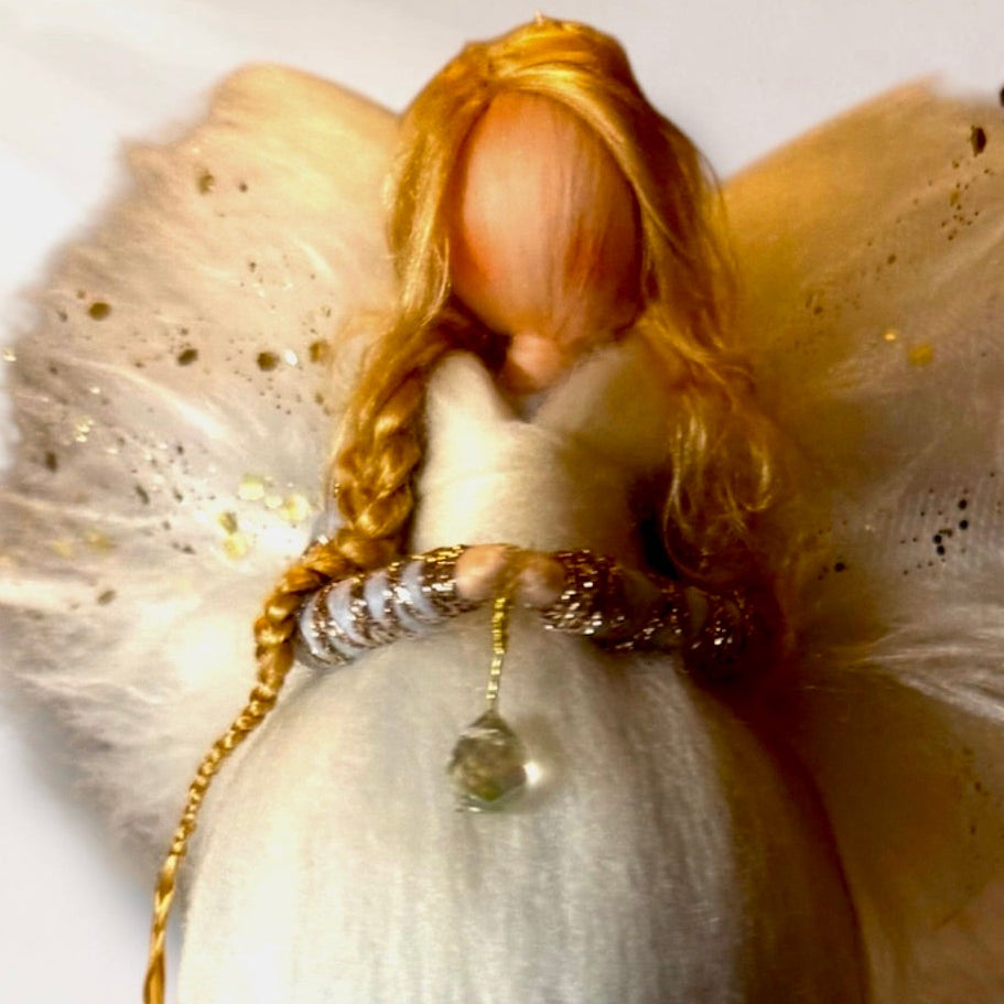 Uldengel, hvid og lyseblå med dråbe