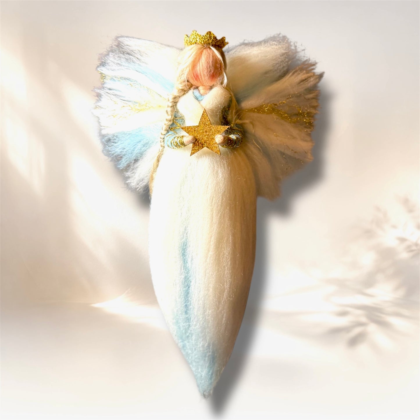 Uldengel, hvid, isblå og guld med krone og stjerne