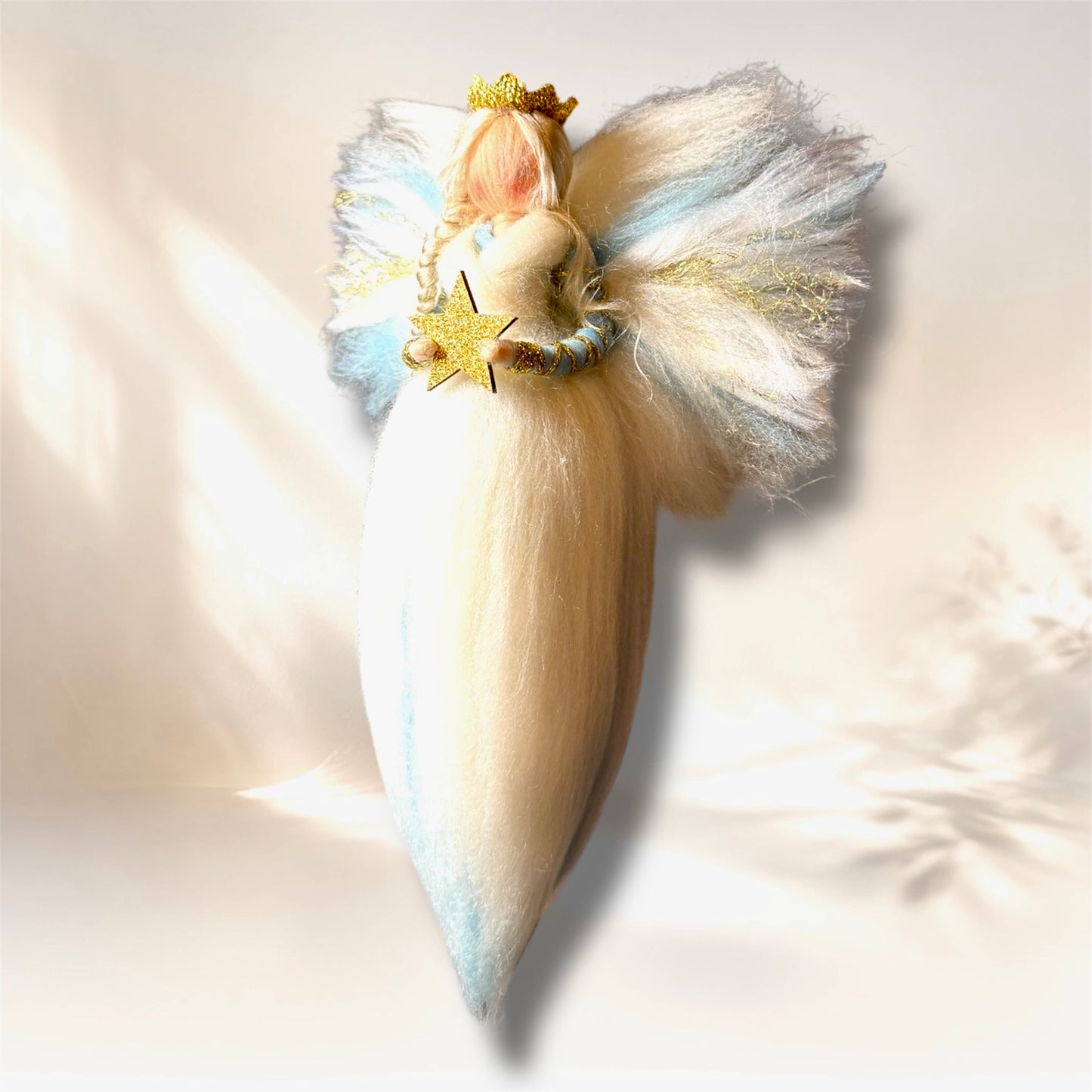 Uldengel, hvid, isblå og guld med krone og stjerne
