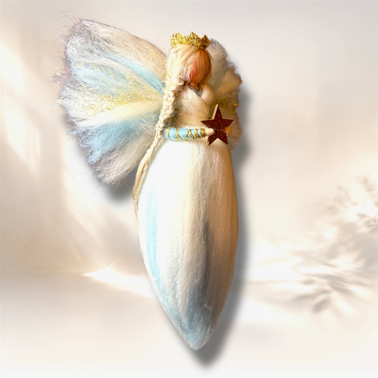 Uldengel, hvid, isblå og guld med krone og stjerne