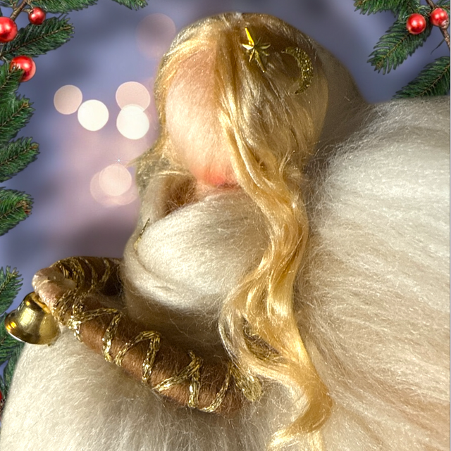 Juleengel, Beige med klokke, lille stjerne og måne