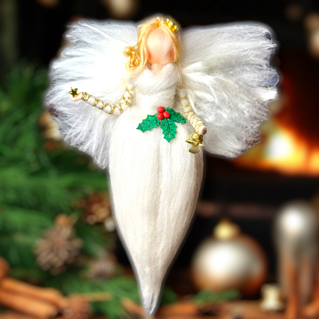 Juleengel, hvid med kristtjørn, stjerne og klokke