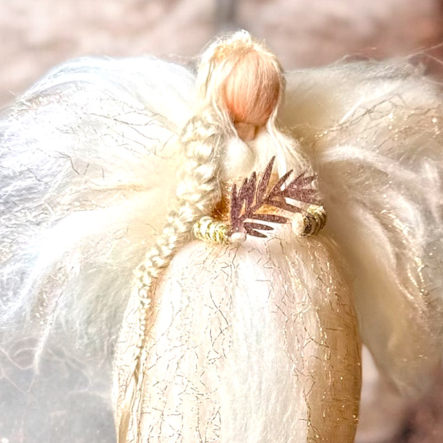 Uldengel, Hvid, guld og rosegold med rosegold gren