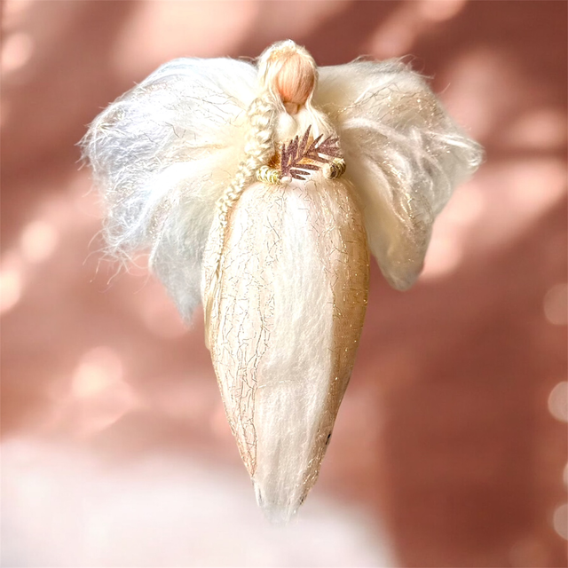 Uldengel, Hvid, guld og rosegold med rosegold gren