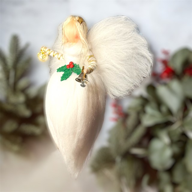 Juleengel, Hvid med Kristtjørn, Julekugle og klokke