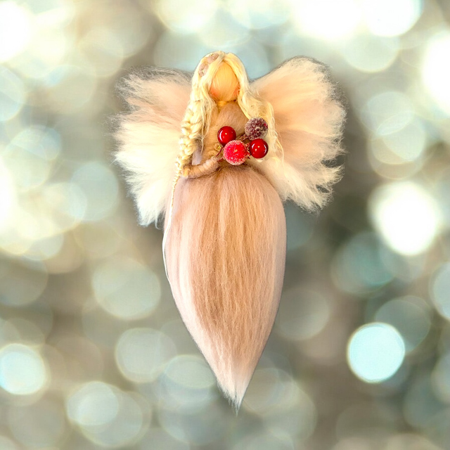 Uldengel, lerfarvet med lilla nuance og røde Bær