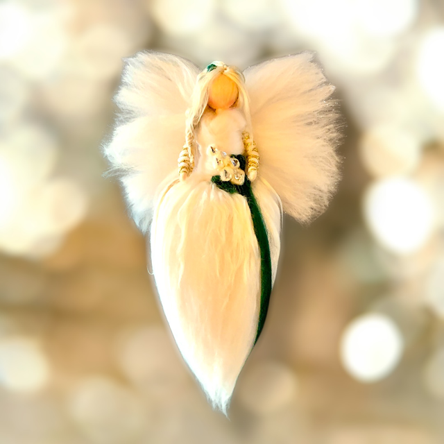 Uldengel, Hvid med hvid og grøn bærblomst