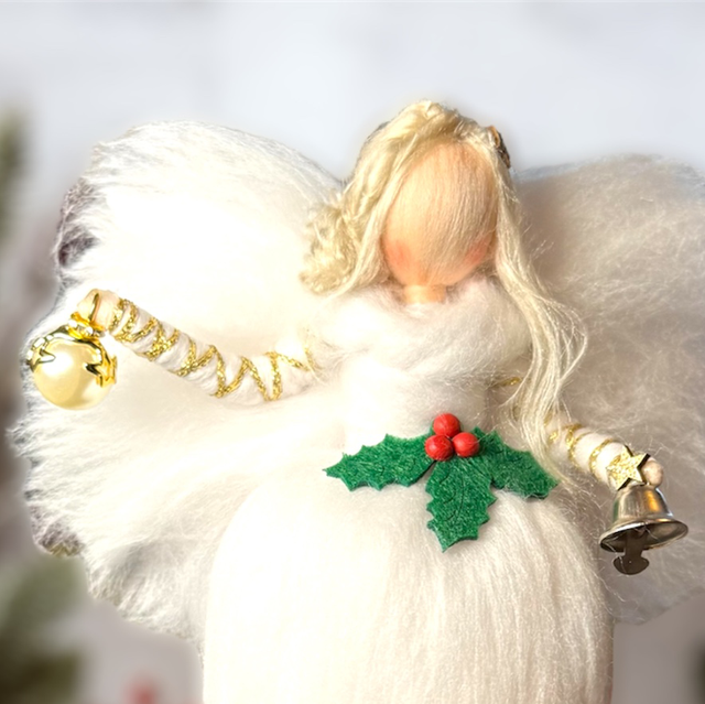 Juleengel, Hvid med Kristtjørn, Julekugle og klokke