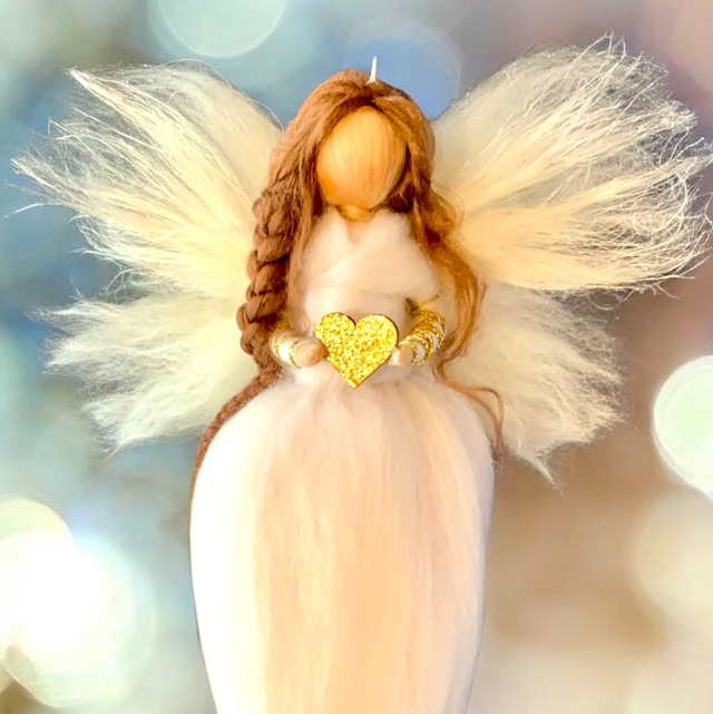 Uldengel, hvid med guld-hjerte af træ
