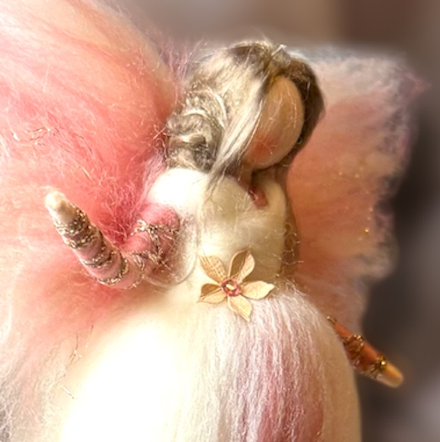 Uldengel, lyserød og hvid med rosegold og blomst