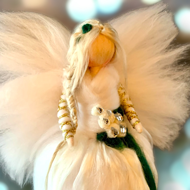 Uldengel, Hvid med hvid og grøn bærblomst