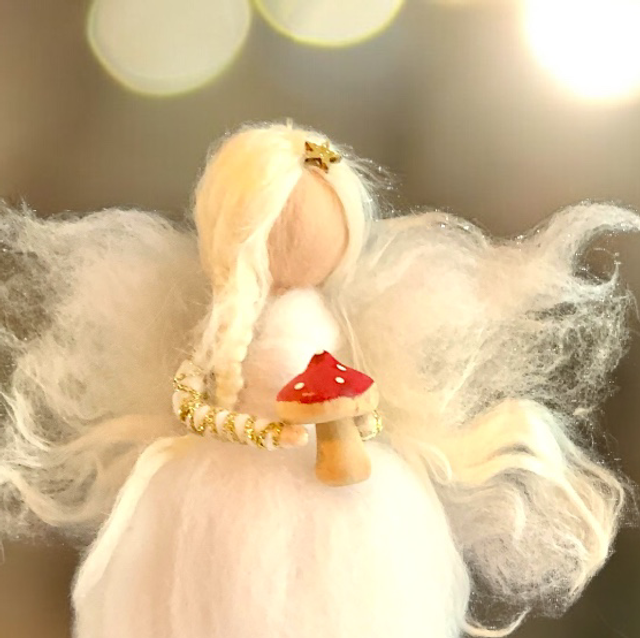 Engel, Hvid med Fluesvamp og Stjerne i håret