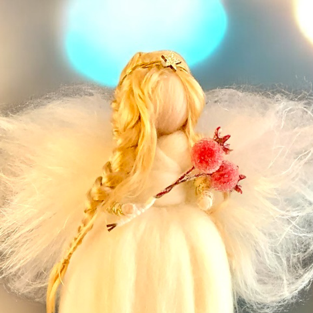 Juleengel, Hvid med røde Bær og Stjernebånd