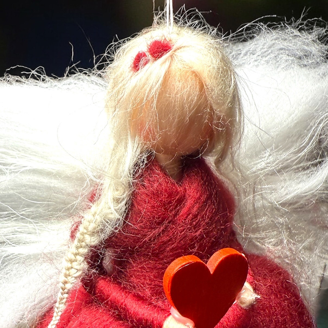 Juleengel, Rød med rødt Træ-hjerte