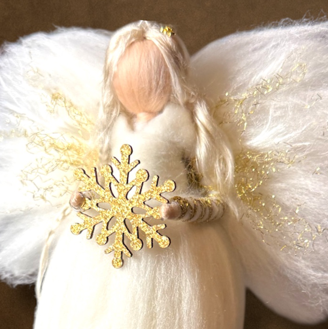 Juleengel, Hvid og guld med guldsnefnug