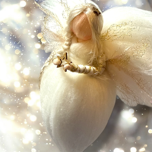 Uldengel, Hvid og guld med stjerner