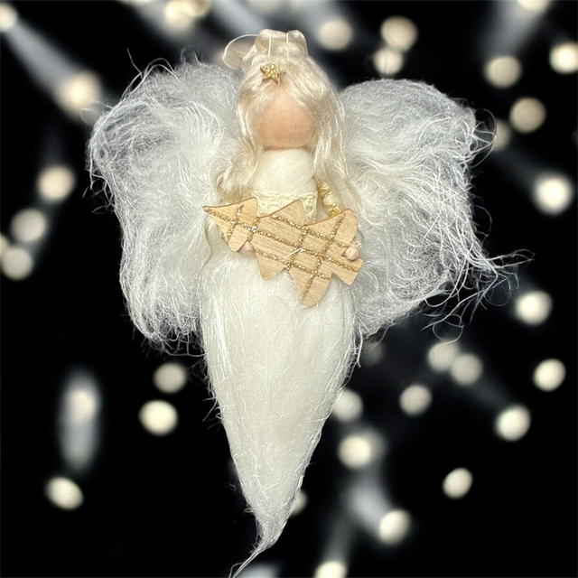 Juleengel, Hvid med juletræ. Kjole med hør-fibre