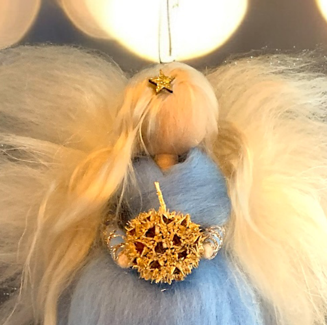 Engel, Lyseblå med lille Stjerne i håret og Guldkugle