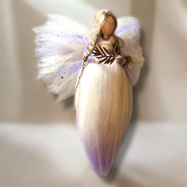 Uldengel, Hvid, lilla og glitter i vinger med rosegold gren
