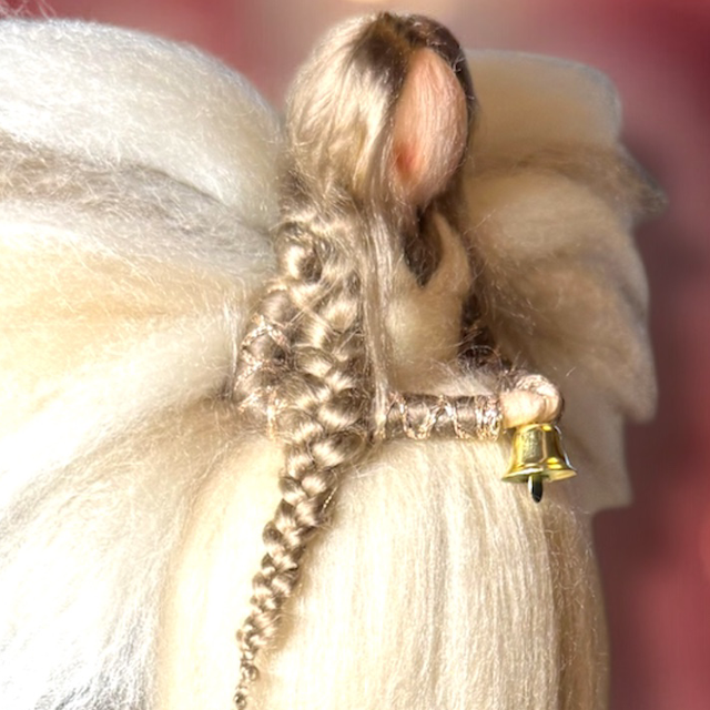 Uldengel, Beige og brun med klokke