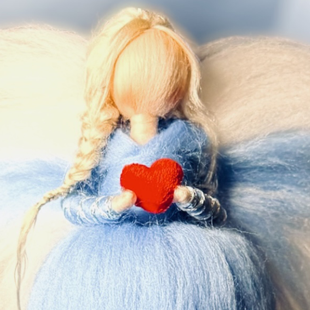 Uldengel, lyseblå med Hjerte