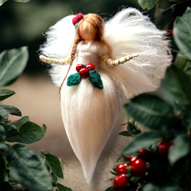 Juleengel, Hvid med røde Bær fra HjerteHvid