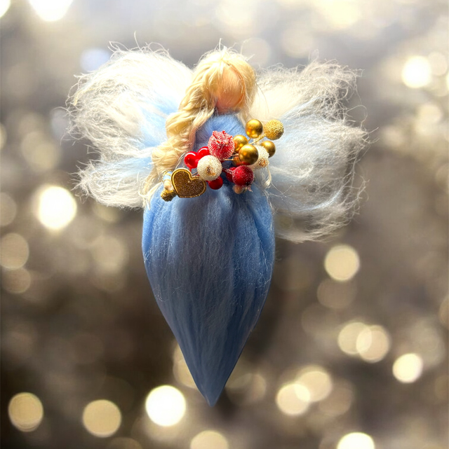 Juleengel, Lyseblå med bær