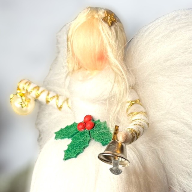 Juleengel, Hvid med Kristtjørn, Julekugle og klokke