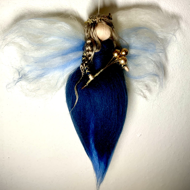 Uldengel, blå med Stjerne glorie og guldbær