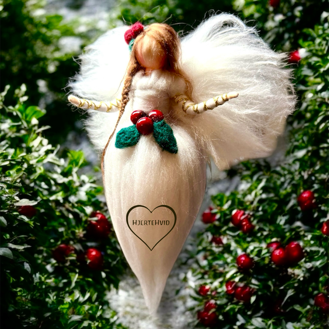 Juleengel, Hvid med røde Bær fra HjerteHvid